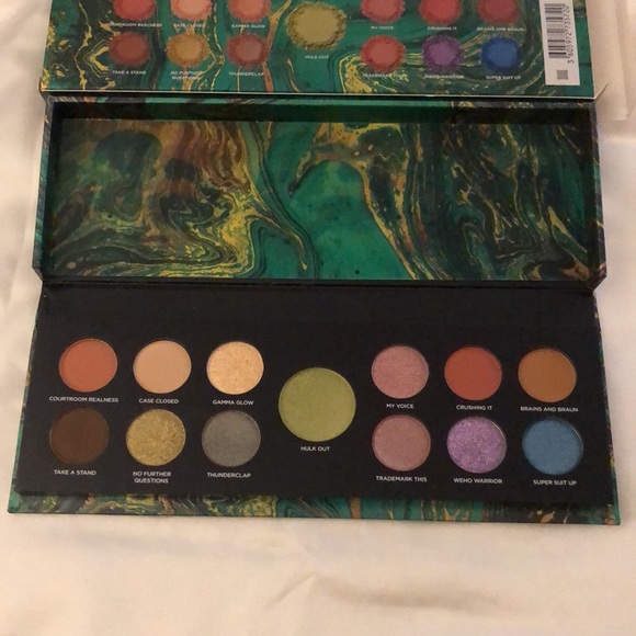 Urban Decay X Marvel Studios She Hulk 13 Pan Eyeshadow Palette 11.6g NIB - Picture 5 of 11